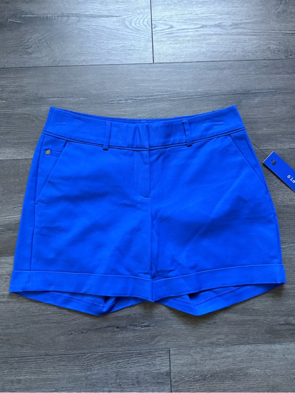 Apt. 9 Womens Blue Mid Rise Chino Shorts Cuffed Size 6 NWT